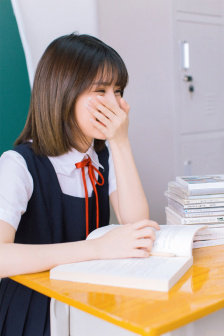班长哭着说不能再抠了游戏